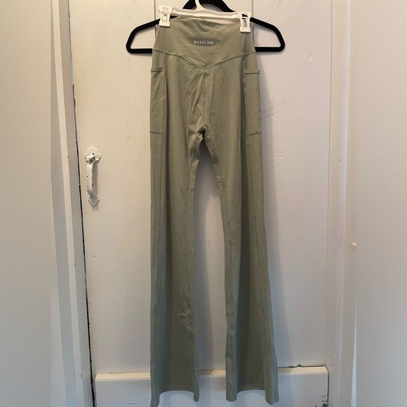 Active wear flared leggings - Picture 2 of 5